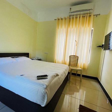 Akr Residency Hotel Kazhakuttam ภายนอก รูปภาพ