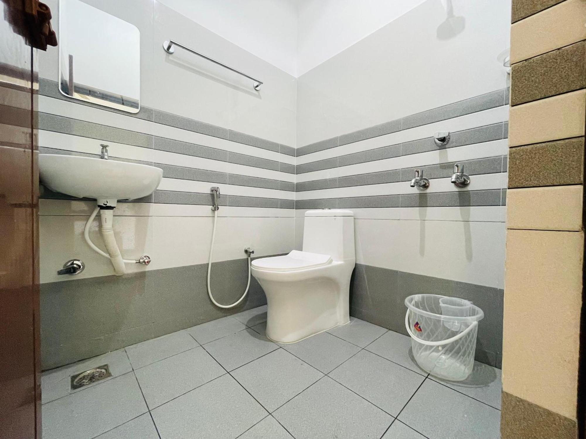 Akr Residency Hotel Kazhakuttam ภายนอก รูปภาพ