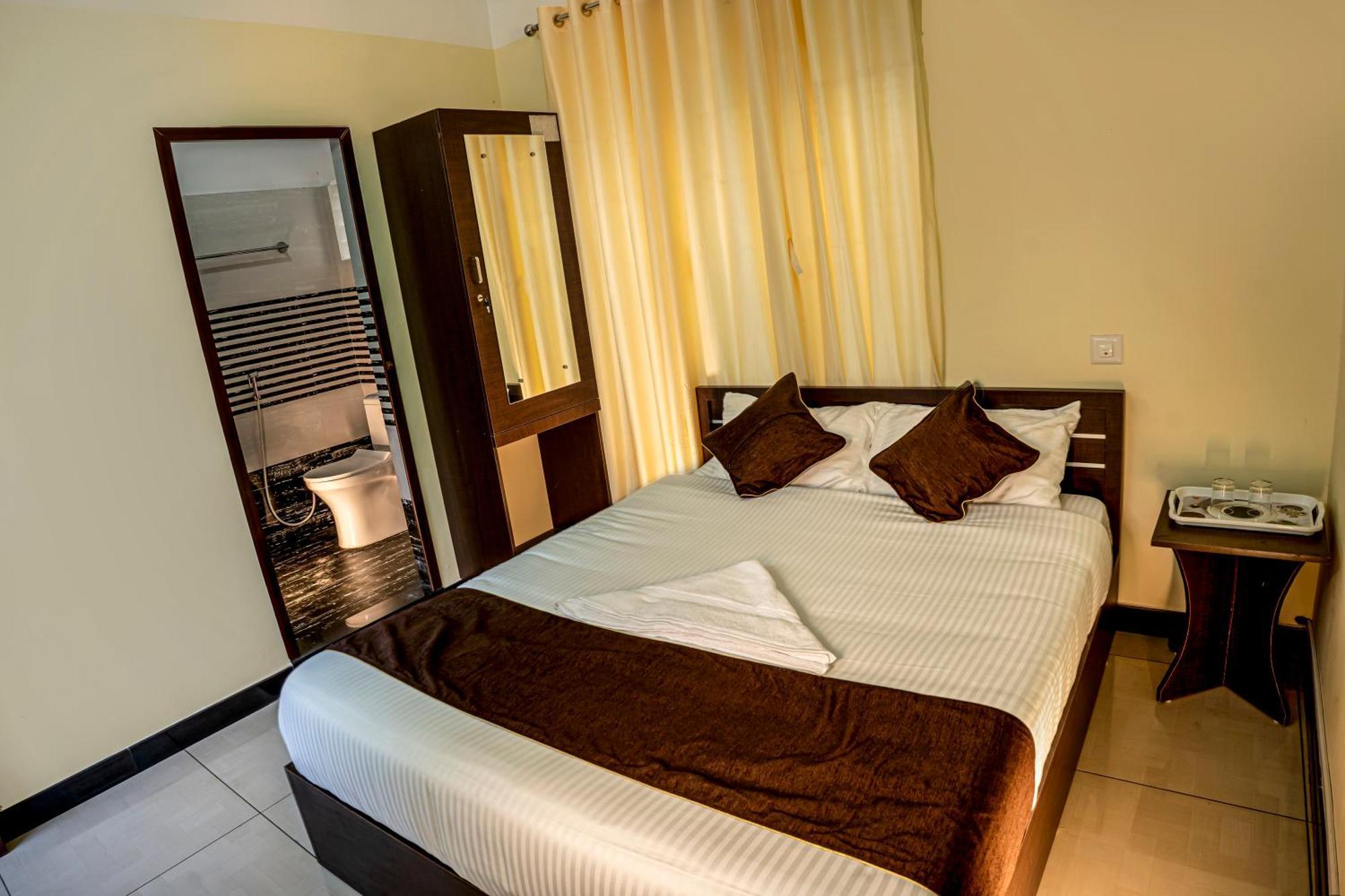 Akr Residency Hotel Kazhakuttam ภายนอก รูปภาพ