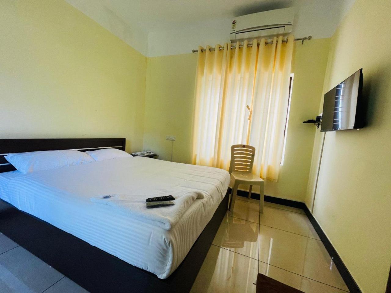 Akr Residency Hotel Kazhakuttam ภายนอก รูปภาพ